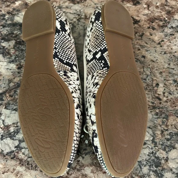 Gianni Bini faux snakeskin flats - Picture 4 of 4